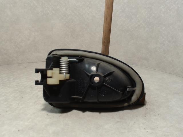 Poignee interieur avant droit RENAULT CLIO 2 PHASE 2 Diesel - 1