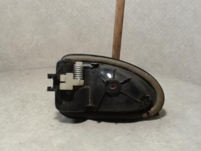 Poignee interieur avant droit RENAULT CLIO 2 PHASE 2 Diesel - 1