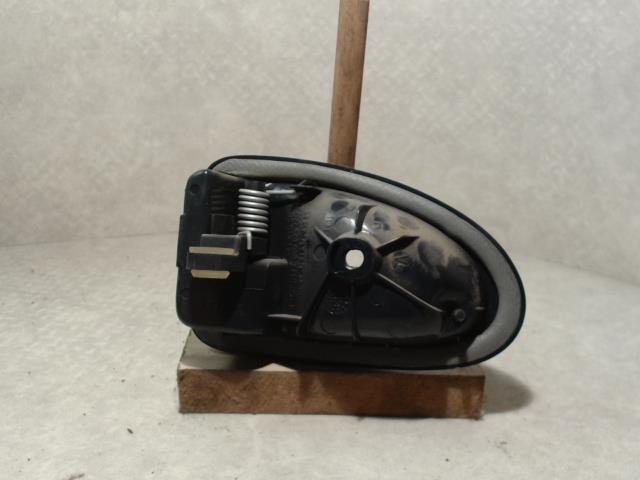 Poignee interieur avant droit RENAULT CLIO 2 PHASE 1 Diesel - 1