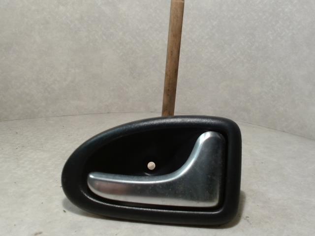 Poignee interieur avant droit RENAULT CLIO 2 PHASE 2 Diesel - 1