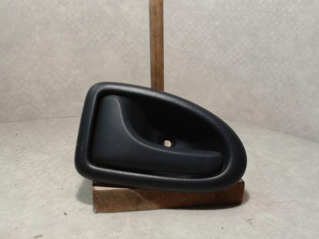 Poignee interieur avant gauche RENAULT CLIO 2 PHASE 1 Diesel - 1