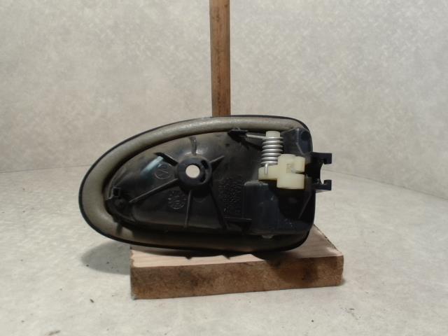 Poignee interieur avant gauche RENAULT CLIO 2 PHASE 2 Diesel - 1