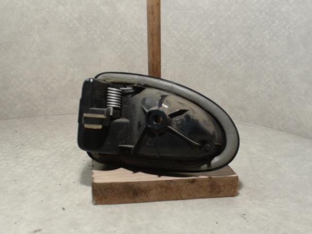 Poignee interieur avant droit RENAULT CLIO 2 PHASE 2 Diesel - 1