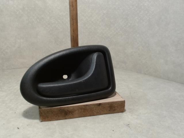 Poignee interieur avant droit RENAULT CLIO 2 PHASE 2 Diesel - 1