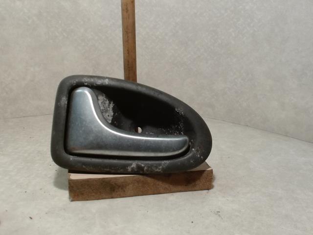 Poignee interieur avant gauche RENAULT CLIO 2 PHASE 1 Diesel - 1