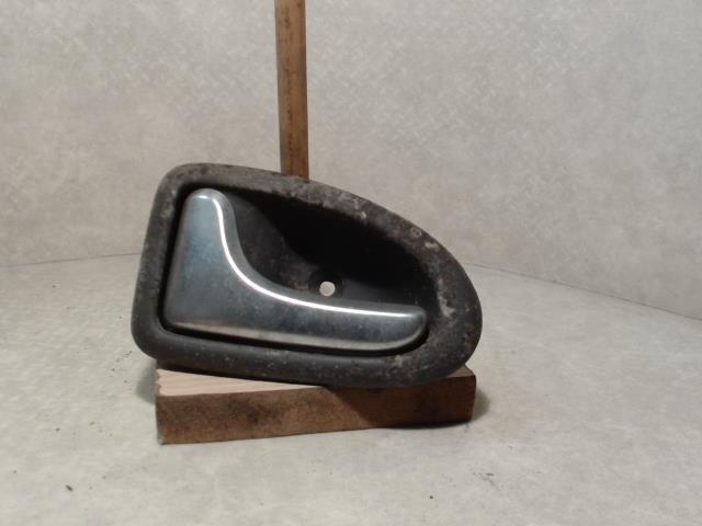 Poignee interieur avant gauche RENAULT CLIO 2 PHASE 1 Essence/Hybride - 1