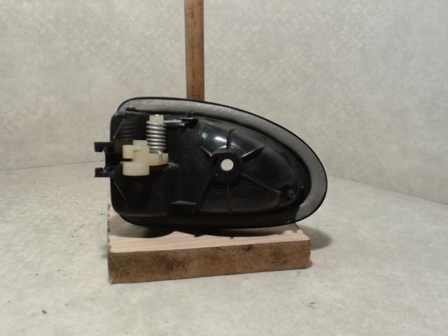 Poignee interieur avant droit RENAULT CLIO 2 PHASE 1 Essence - 1