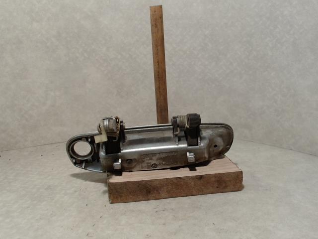 Poignee porte avant gauche AUDI A4 1 PHASE 2 Essence - 1