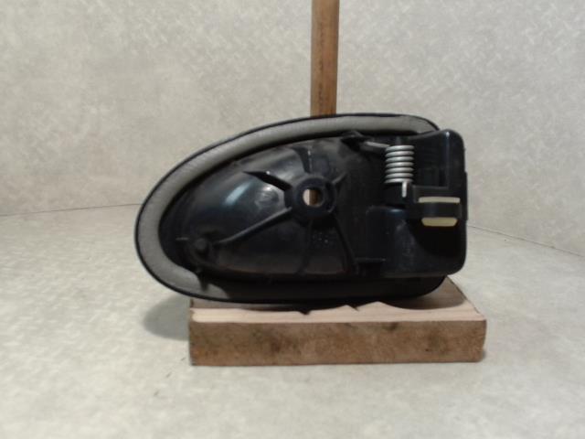 Poignee interieur avant gauche RENAULT CLIO 2 PHASE 1 Diesel - 1