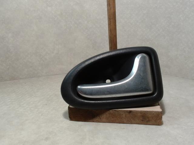 Poignee interieur avant droit RENAULT CLIO 2 PHASE 2 Diesel - 1