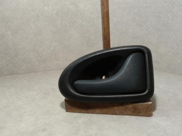 Poignee interieur avant droit RENAULT CLIO 2 PHASE 2 Diesel - 1