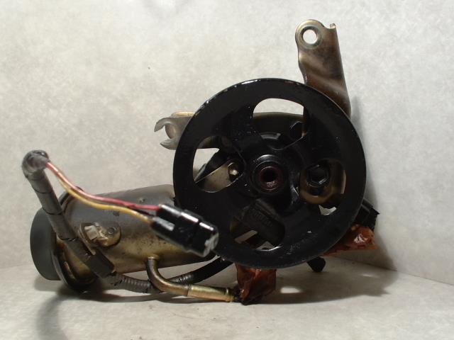 Pompe de direction TOYOTA YARIS VERSO PHASE 1 Essence - 1