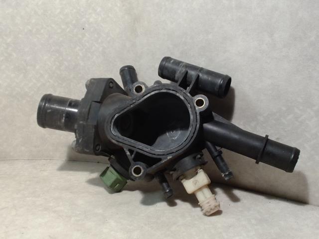 Boitier eau RENAULT LAGUNA 1 PHASE 2 BREAK Essence - 1