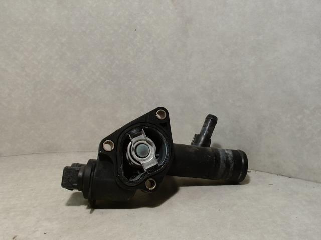 Boitier eau RENAULT CLIO 3 PHASE 1 Diesel - 1