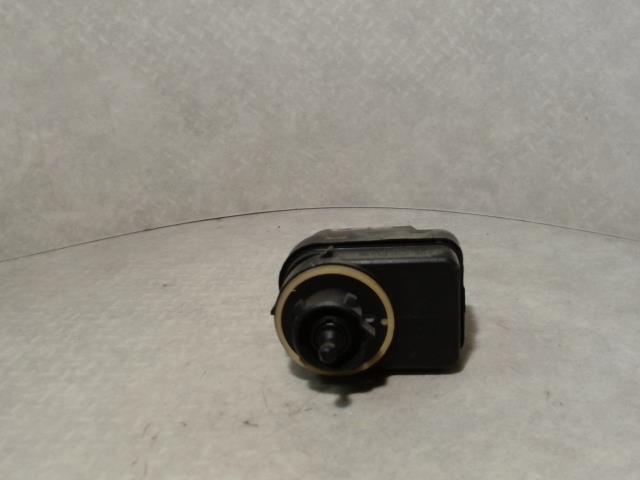 Commande de reglage hauteur de phare PEUGEOT 206 PHASE 1 Essence - 1