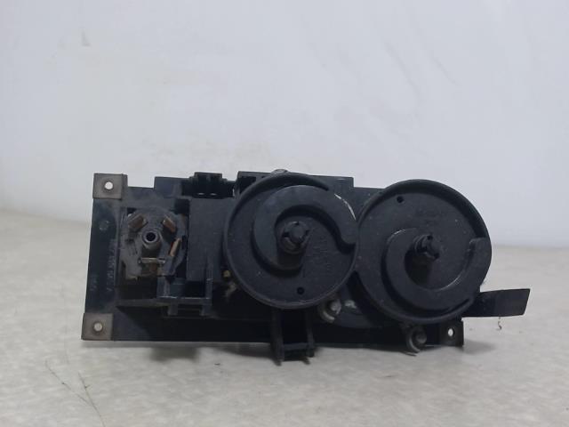 Commande chauffage VOLKSWAGEN 1.0 45 8V Essence - 1