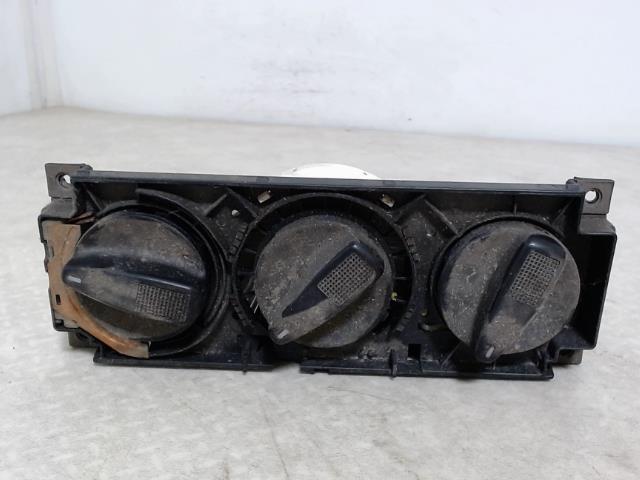 Commande chauffage VOLKSWAGEN 1.3 I G40 115 8V Essence - 1