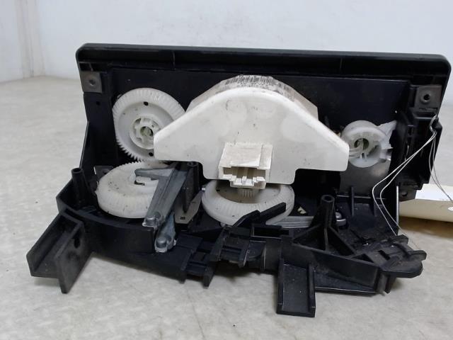 Commande chauffage VOLKSWAGEN 1.0 45 8V Essence - 1