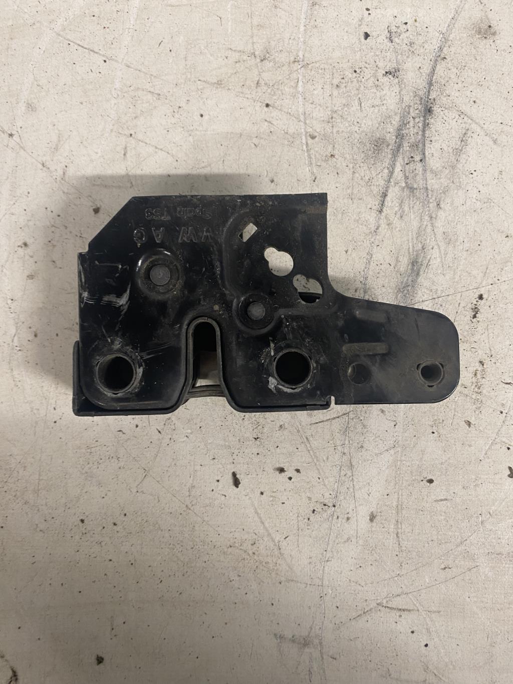 Fermeture de capot AUDI A3 1 PHASE 1 Essence - 1