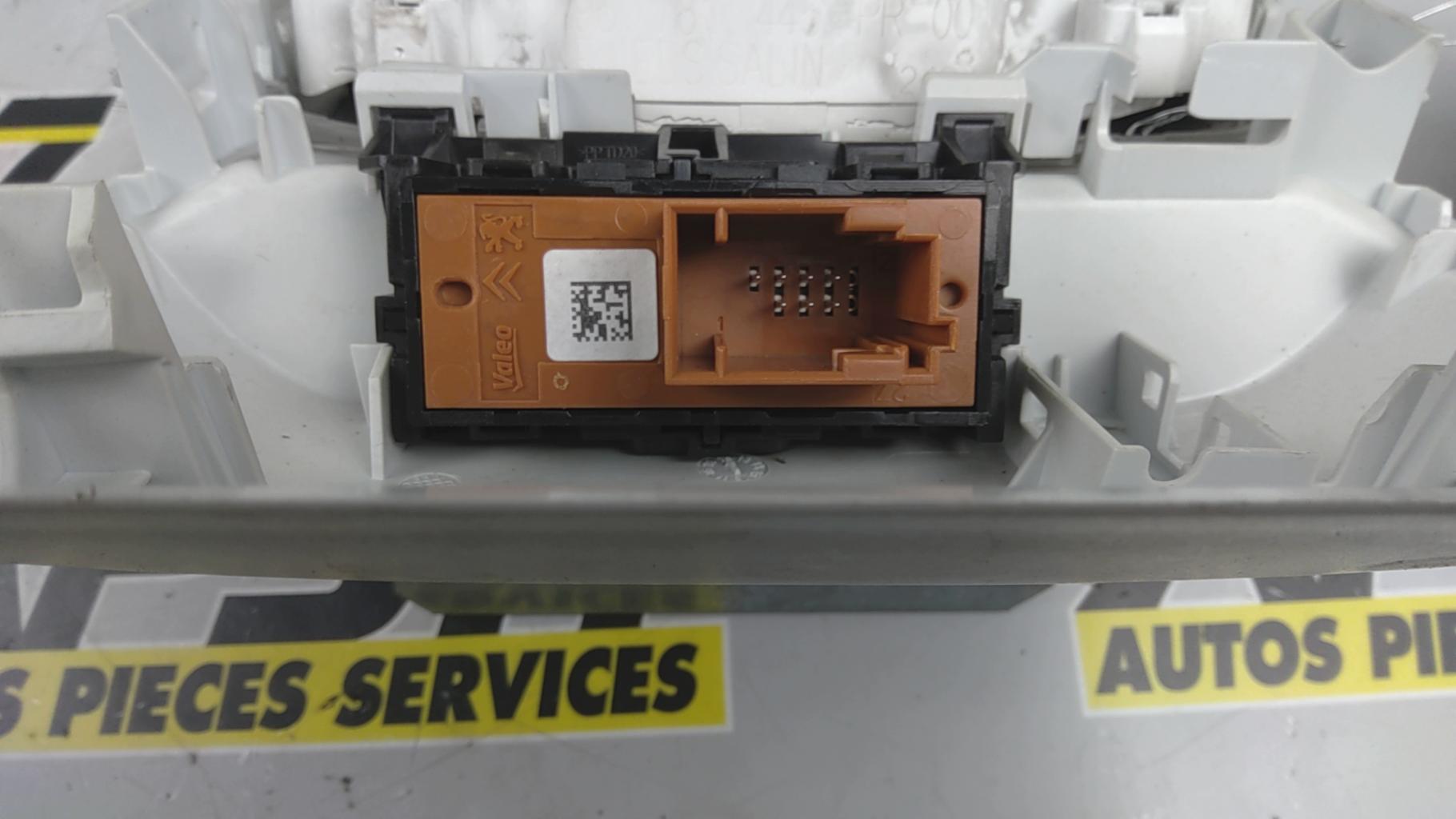 Eclairage de plafonnier PEUGEOT 208 1 PHASE 1 Diesel - 1