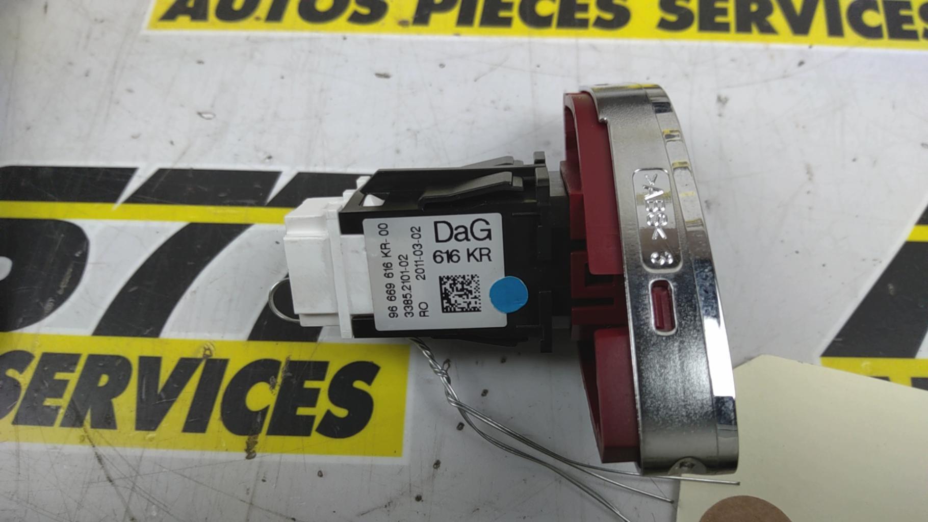 Bouton de warning CITROEN C3 2 PHASE 1 Essence - 1