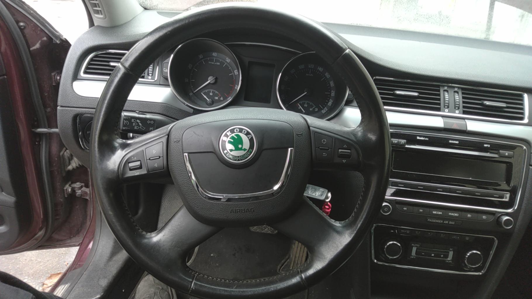 Volant SKODA SUPERB 2 PHASE 1  - 1