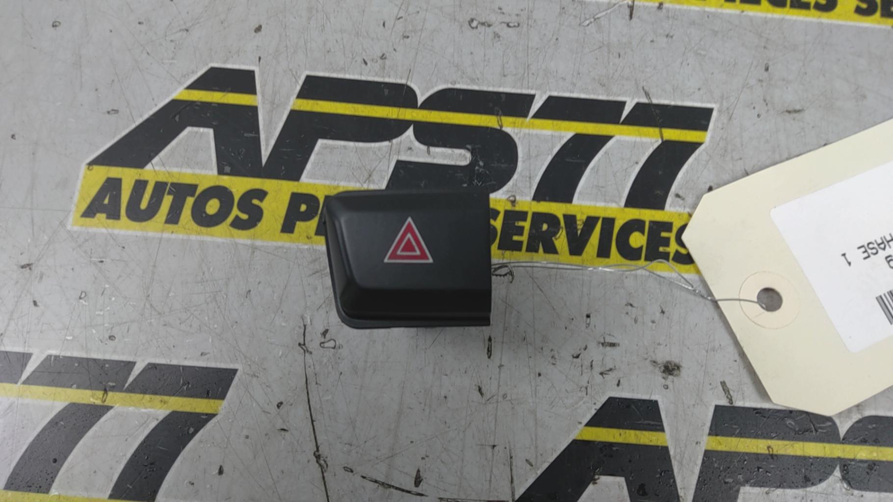 Bouton de warning PEUGEOT 208 1 PHASE 1 Diesel - 1