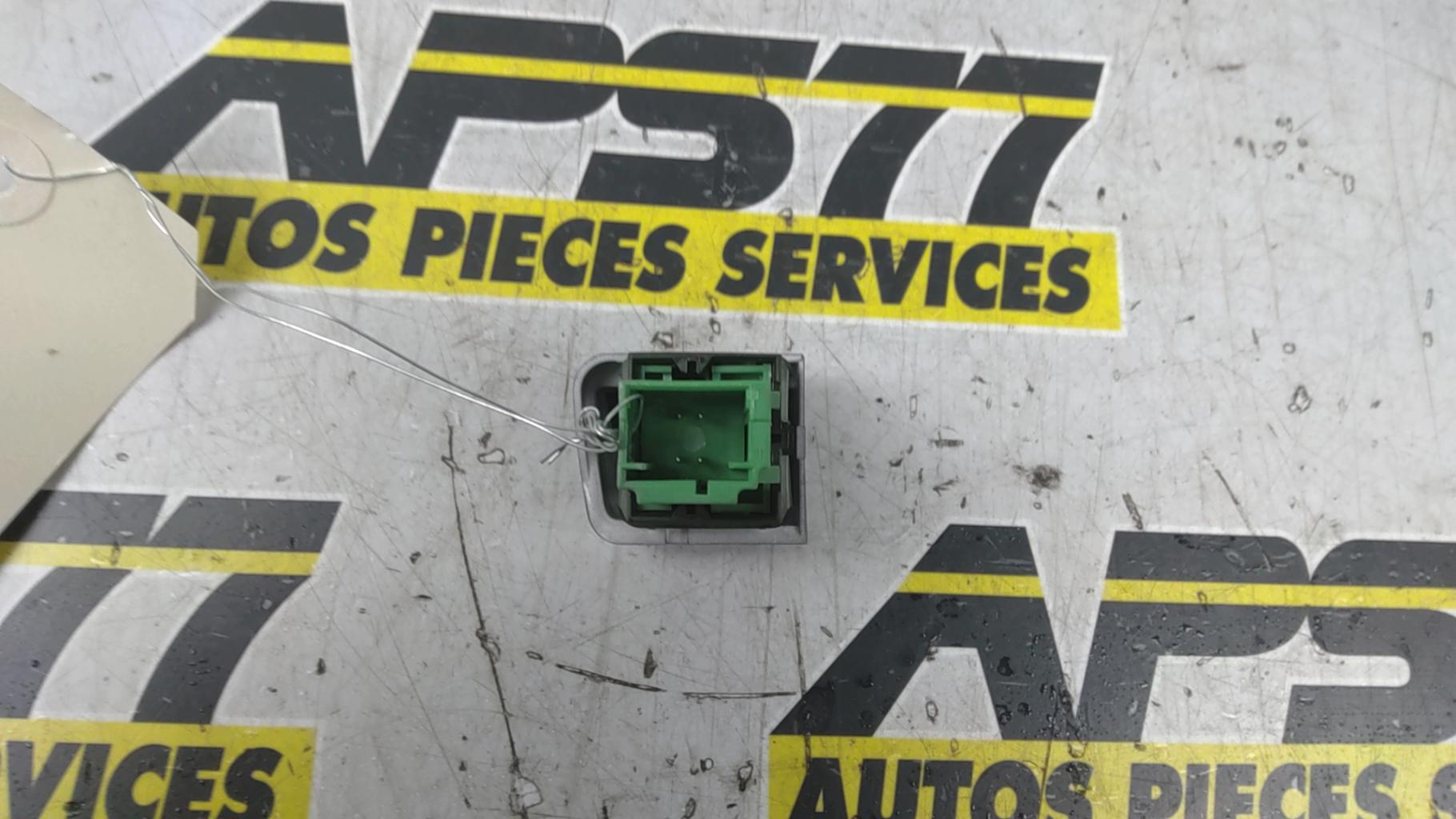 Bouton/Interrupteur PEUGEOT 208 1 PHASE 1 Diesel - 1
