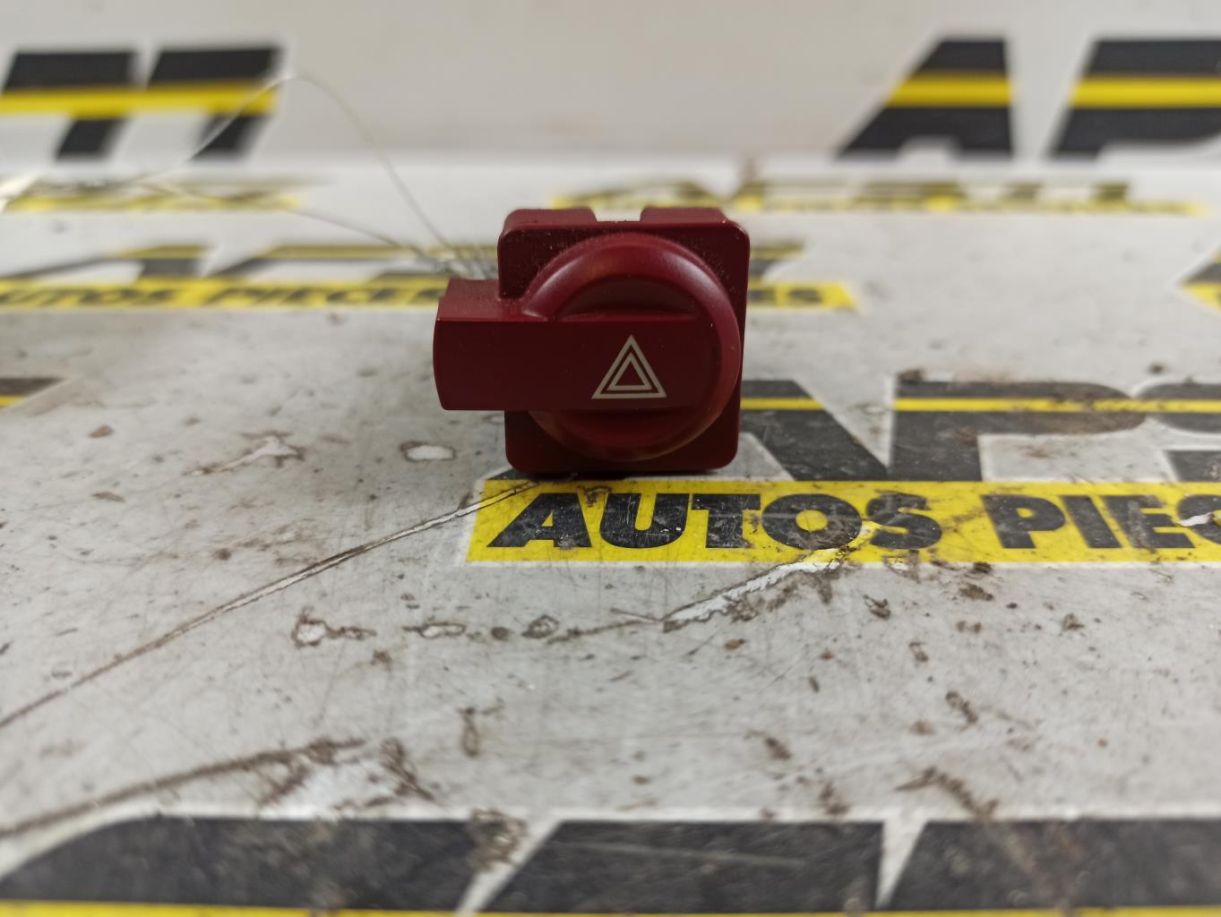 Bouton de warning CITROEN C4 1 PHASE 1 Diesel - 1