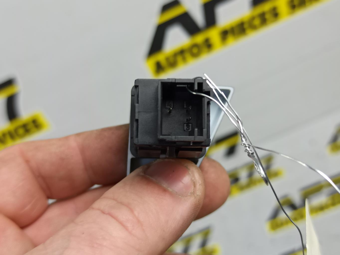 Bouton de warning CITROEN C5 2 Diesel - 1