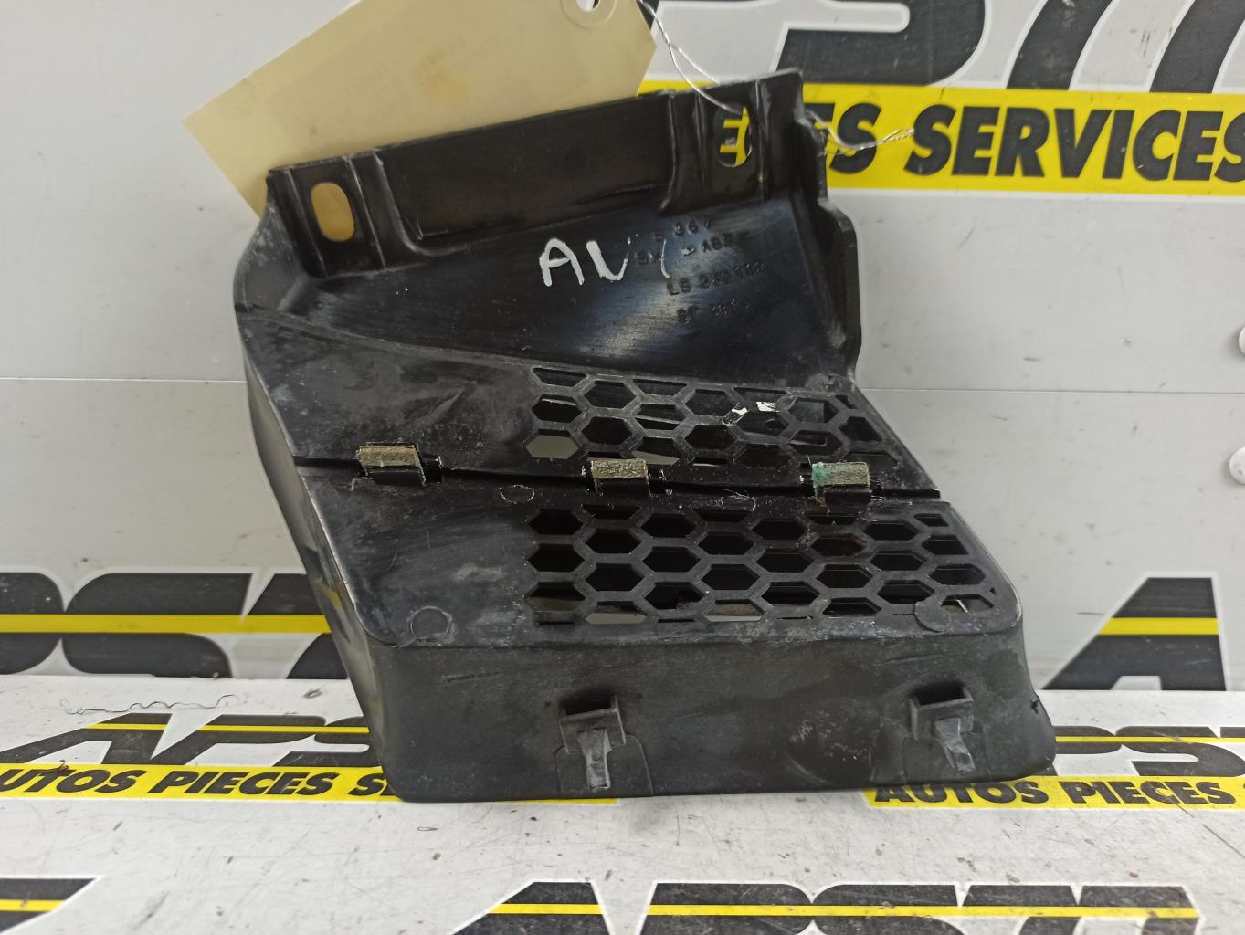 Calandre gauche ALFA ROMEO 156 PHASE 3 BREAK Diesel - 1
