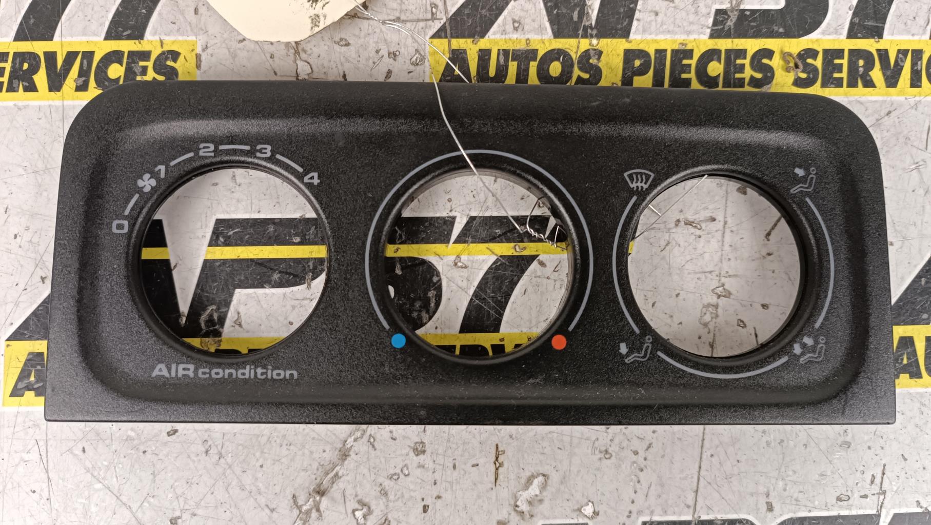 Console central (interieur plastique) VOLKSWAGEN GOLF 3 Diesel - 1