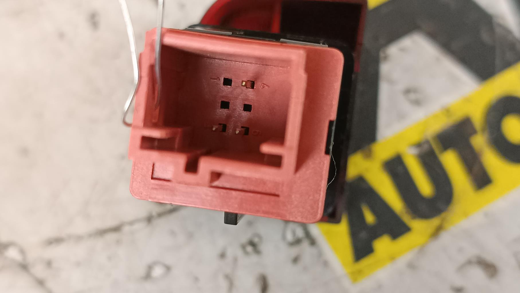 Bouton de warning PEUGEOT 5008 1 PHASE 1 Diesel - 1