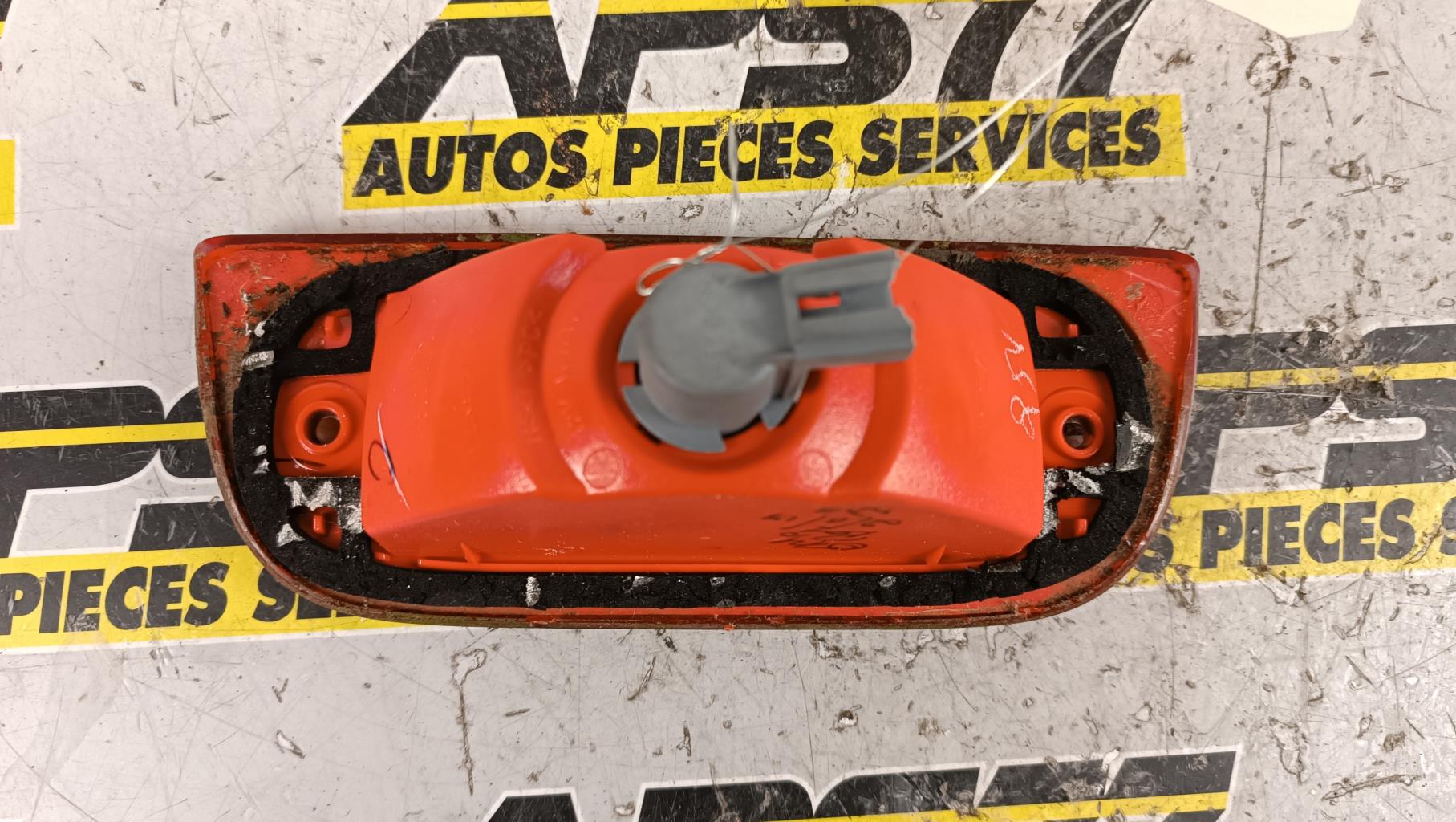 Feu arriere stop central NISSAN NV200 Diesel - 1