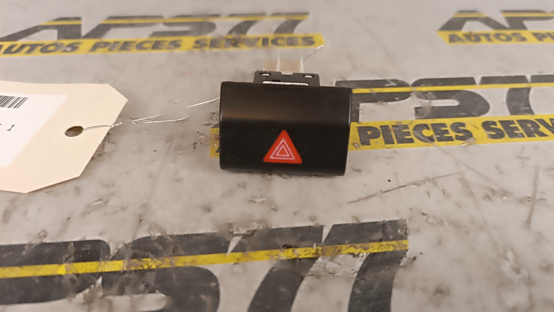 Bouton de warning SKODA SUPERB 2 PHASE 1 Diesel - 1