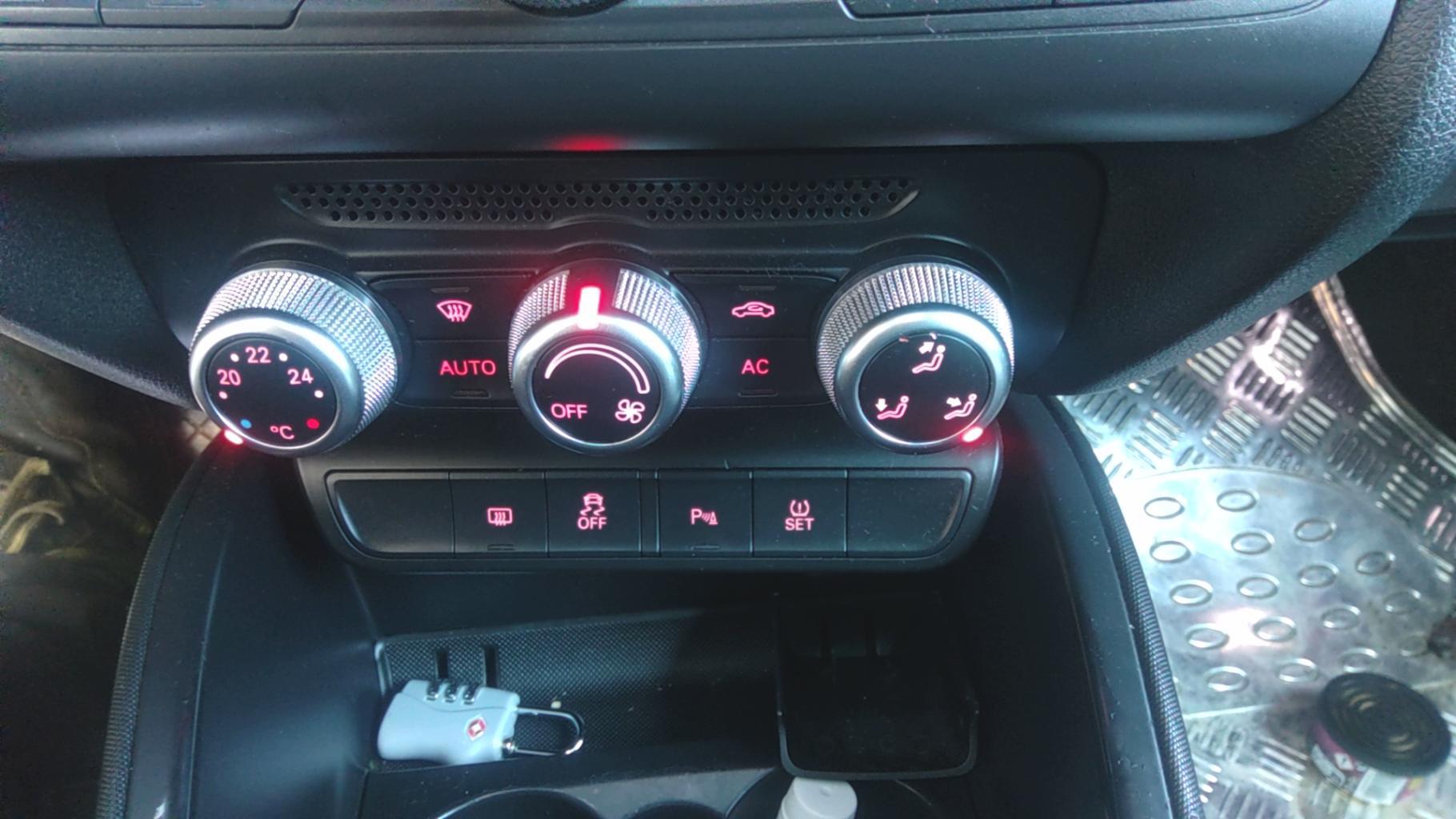 Commande chauffage AUDI A1 1 PHASE 1 Essence - 1