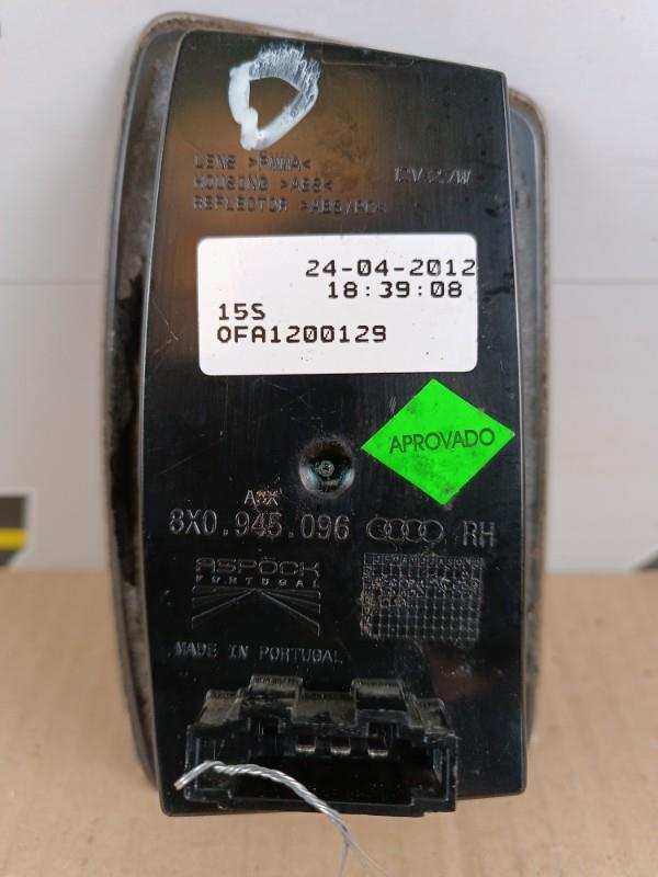 Feu arriere secondaire droit (feux) AUDI A1 1 PHASE 1 Essence - 1