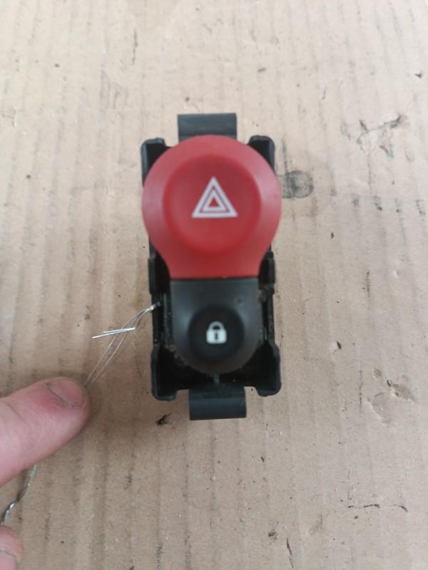Bouton de warning RENAULT KANGOO 2 PHASE 1 Diesel - 1