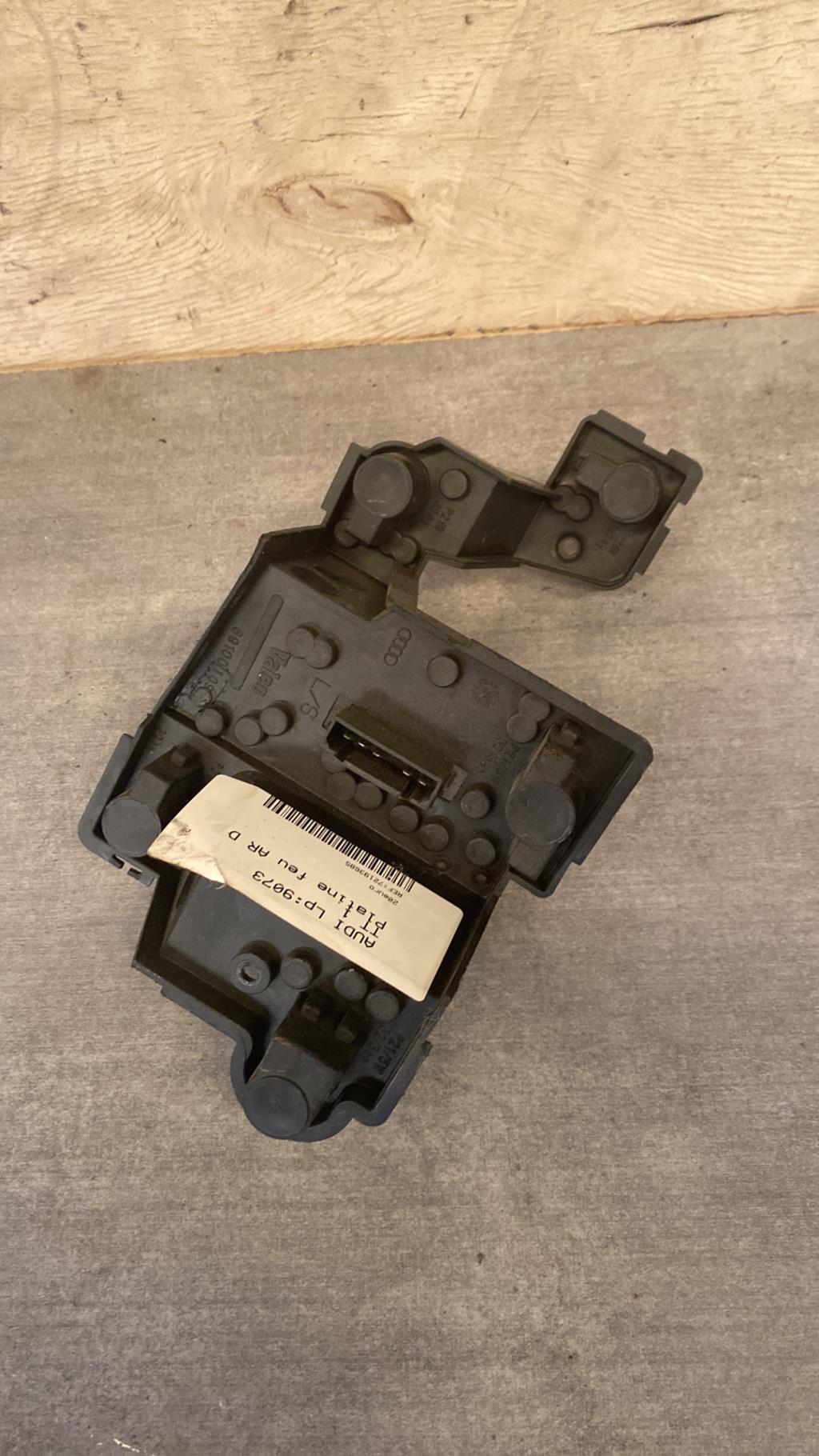 Platine feu arriere droit AUDI TT 1  - 1