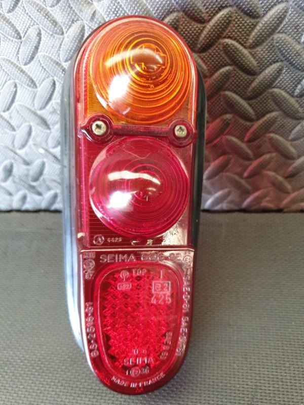 Cabochon arriere gauche RENAULT R4  - 1