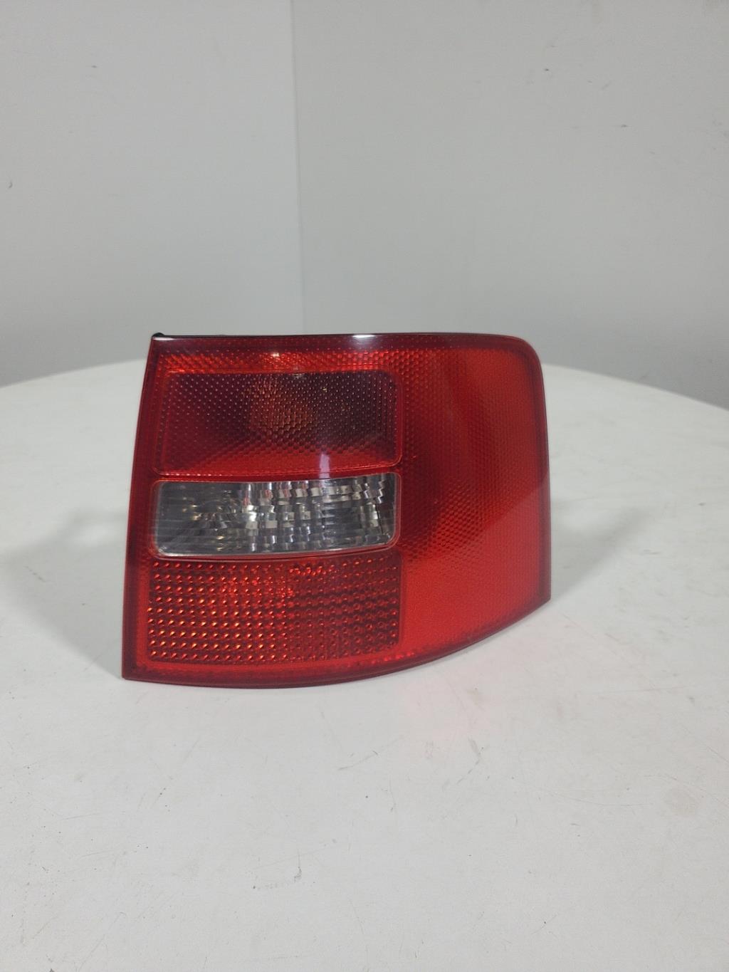 Feu arriere principal droit (feux) AUDI A6 2 ALLROAD PHASE 2 BREAK Diesel - 1
