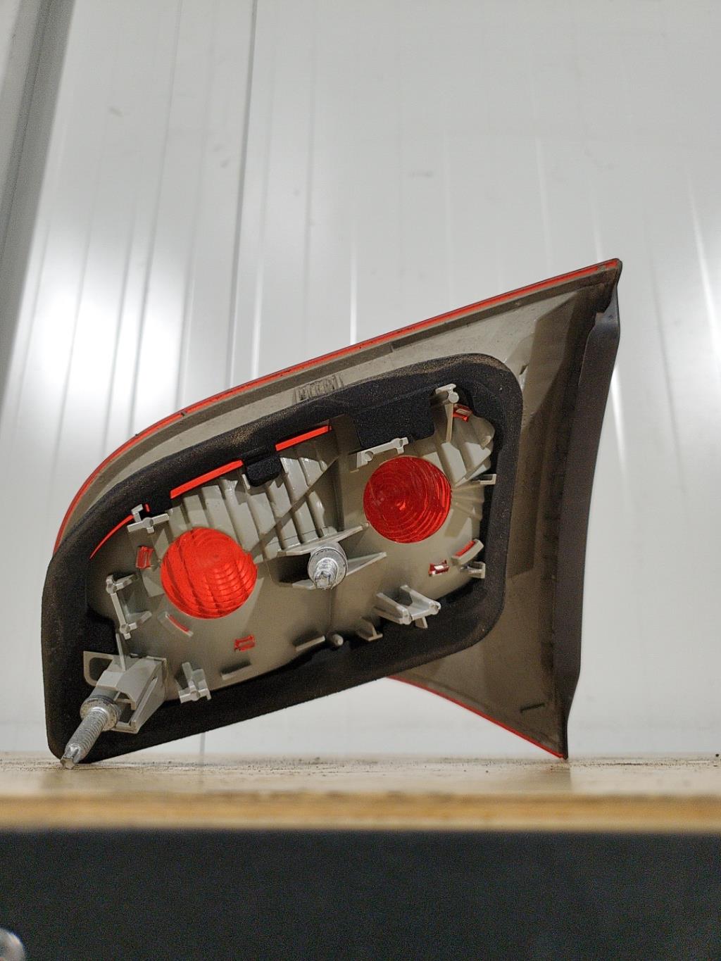 Feu arriere secondaire gauche (feux) AUDI A4 2 AVANT PHASE 2 BREAK Diesel - 1