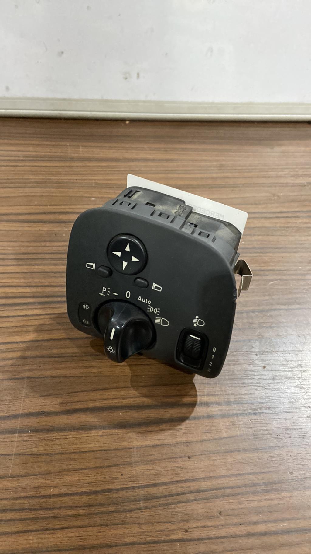 Commande de phare MERCEDES CLASSE C 203 Diesel - 1