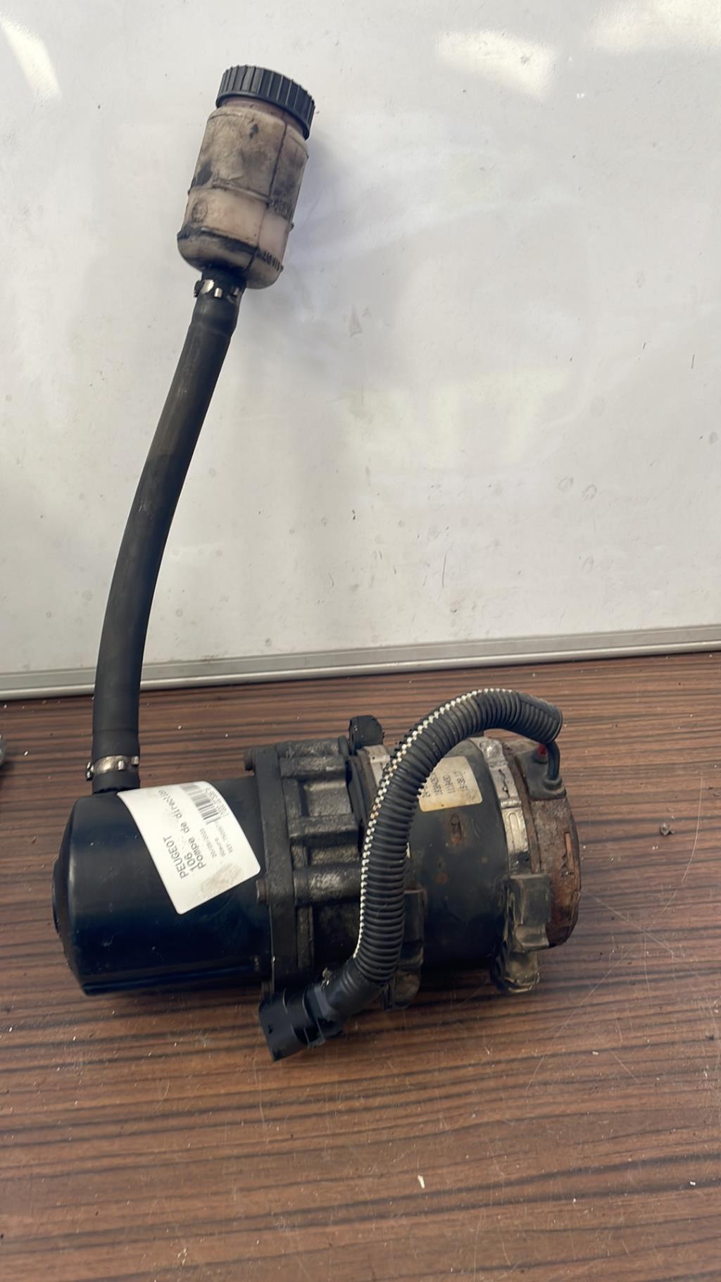 Pompe de direction PEUGEOT 106  - 1