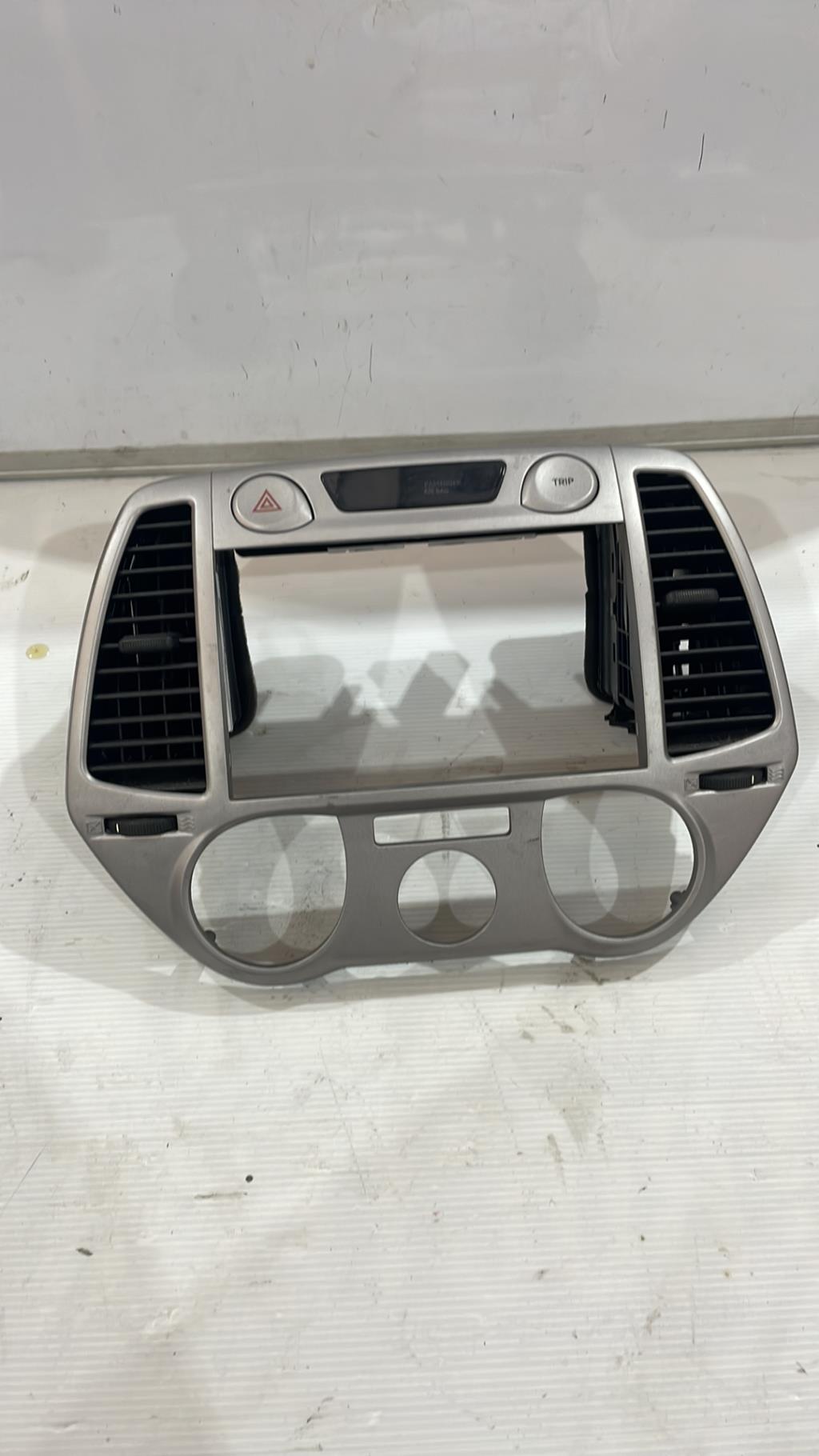 Consolle centrale (interno in plastica) HYUNDAI I 20 1 PHASE 1 Diésel - 1