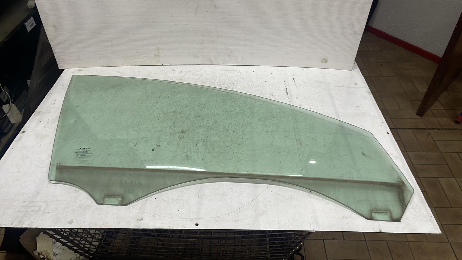 Vitre avant droit VOLVO V 50 PHASE 1 BREAK Essence - 1
