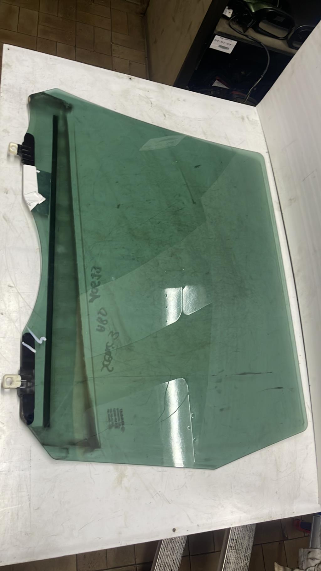Vitre arriere droit RENAULT SCENIC 3 PHASE 3 Diesel - 1