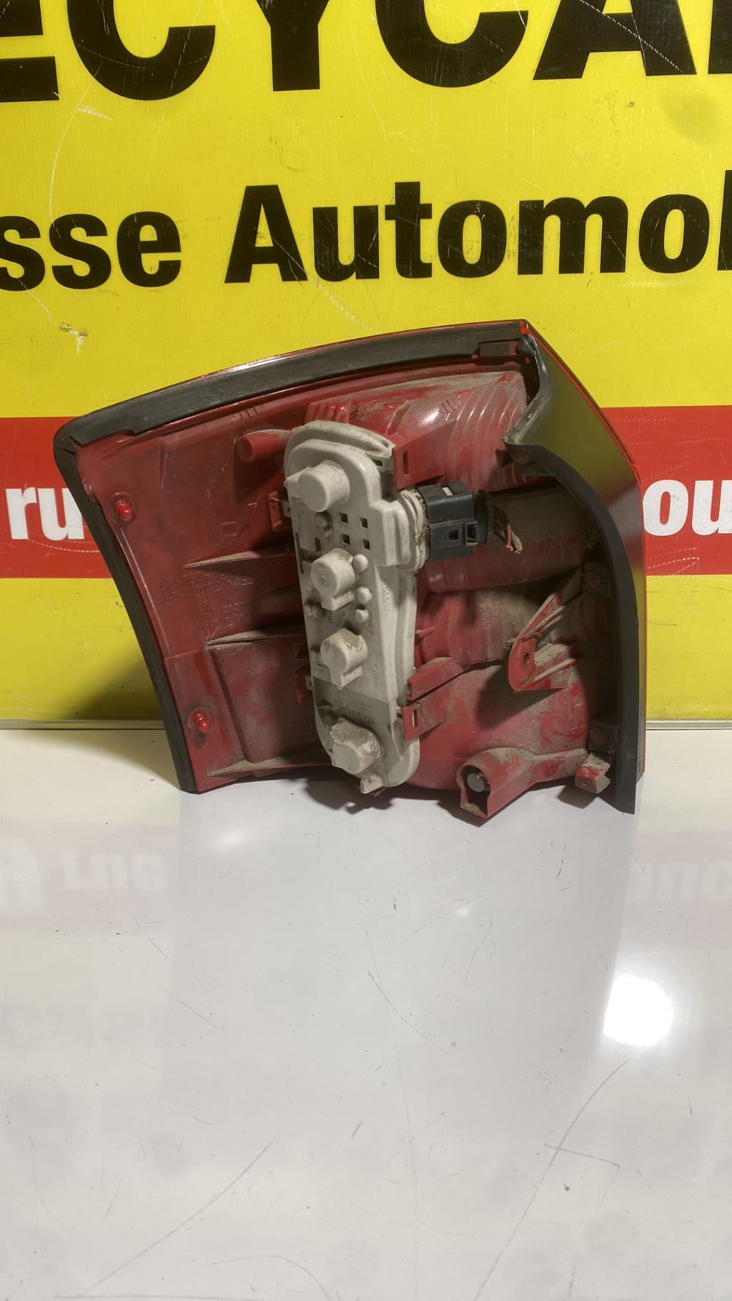 Feu arriere principal droit (feux) AUDI A4 2 AVANT PHASE 1 BREAK Diesel - 1