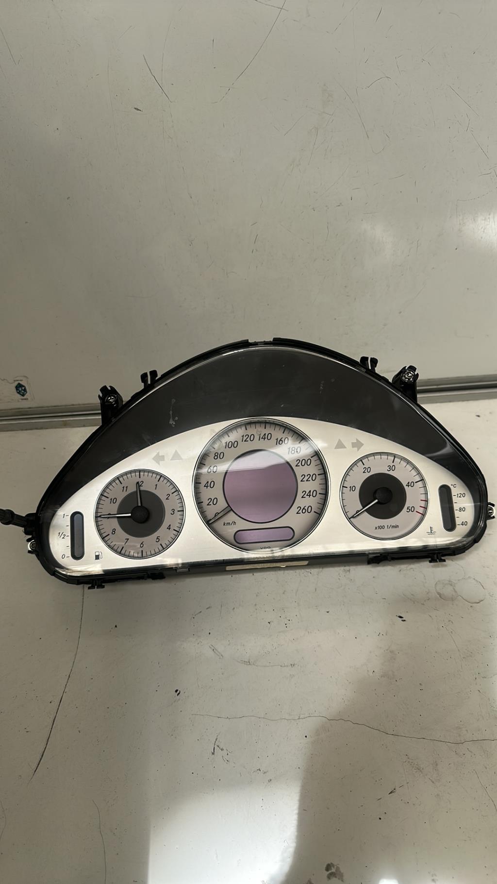 Compteur MERCEDES CLASSE E 211 PHASE 1 Diesel - 1