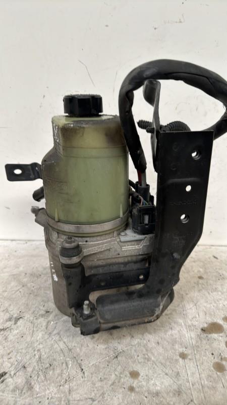 Pompe de direction FORD FOCUS 2 PHASE 1 Essence/Ethanol - 1